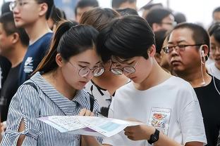 替补登场，戈麦斯本场6次抢断全场最多，5次解围队内最多